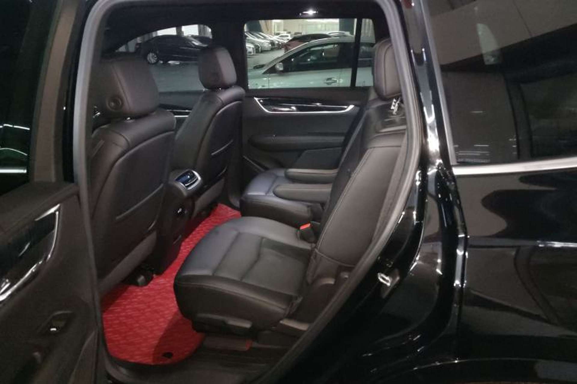 Used Cadillac XT6 2022 2.0T Six-Seater Four-Wheel-Drive Luxury Standard Edition Left Rear Seat