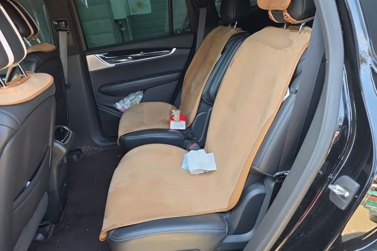 Used Cadillac XT6 2022 2.0T Six-Seater Four-Wheel Drive Luxury Version Left Rear Seat