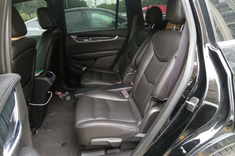 Used Cadillac XT6 2022 2.0T Six-Seater Two-Wheel-Drive Luxury Version Left Rear Seat