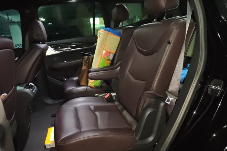 Used Cadillac XT6 2022 2.0T Six-Seater Four-Wheel Drive Luxury Version Left Rear Seat