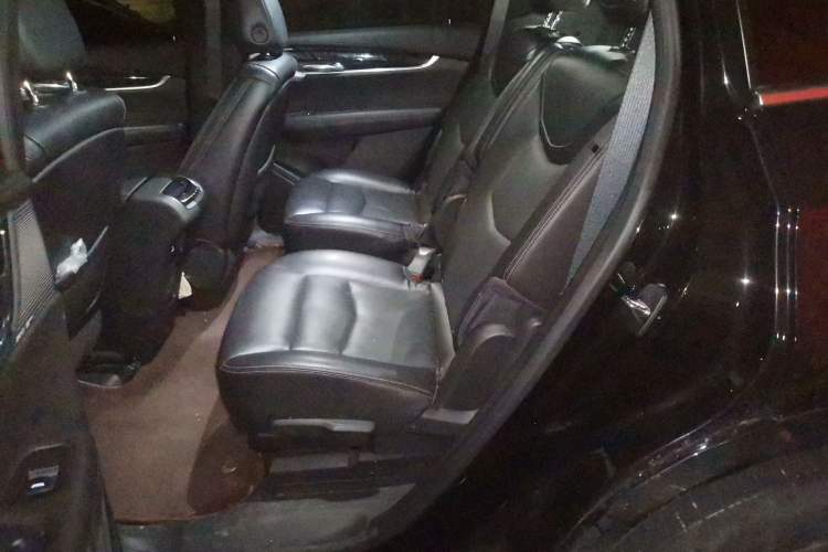 Used Cadillac XT6 2022 2.0T Six-Seater Four-Wheel-Drive Luxury Standard Edition Left Rear Seat