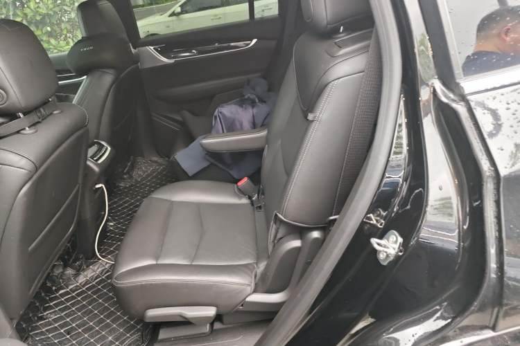 Used Cadillac XT6 2022 2.0T Six-Seater Four-Wheel-Drive Luxury Standard Edition Left Rear Seat