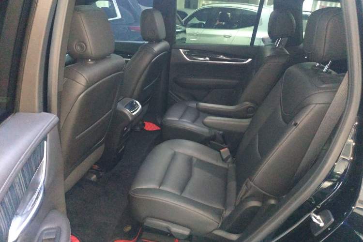 Used Cadillac XT6 2022 2.0T Six-Seater Two-Wheel-Drive Luxury Version Left Rear Seat