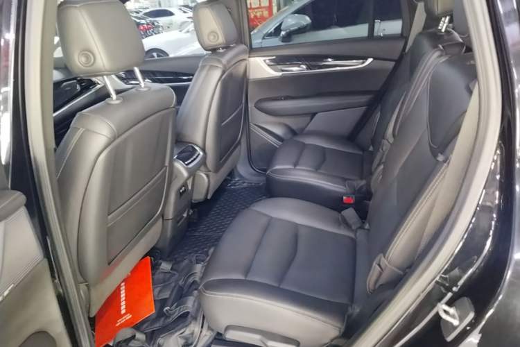 Used Cadillac XT6 2022 2.0T Six-Seater Four-Wheel Drive Luxury Version Left Rear Seat