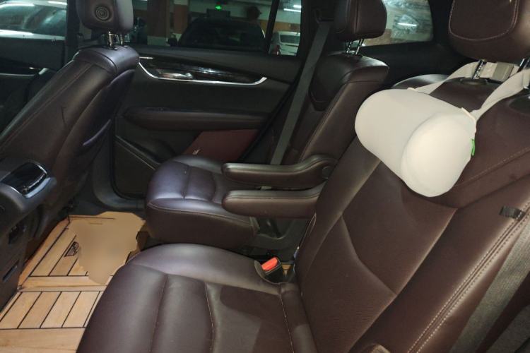 Used Cadillac XT6 2022 2.0T Six-Seater Two-Wheel-Drive Luxury Version Left Rear Seat