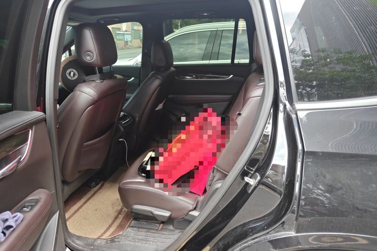 Used Cadillac XT6 2022 2.0T Six-Seater Two-Wheel-Drive Luxury Version Left Rear Seat