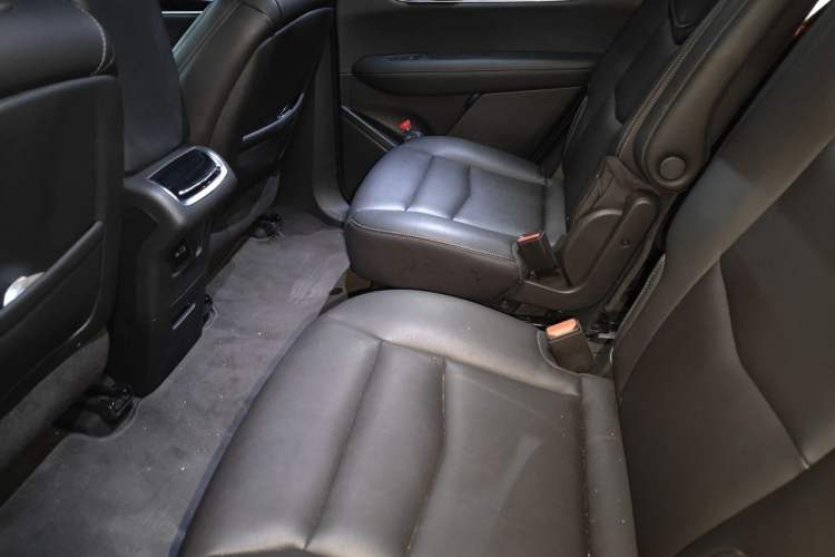 Used Cadillac XT6 2022 2.0T Six-Seater Two-Wheel-Drive Luxury Version Left Rear Seat