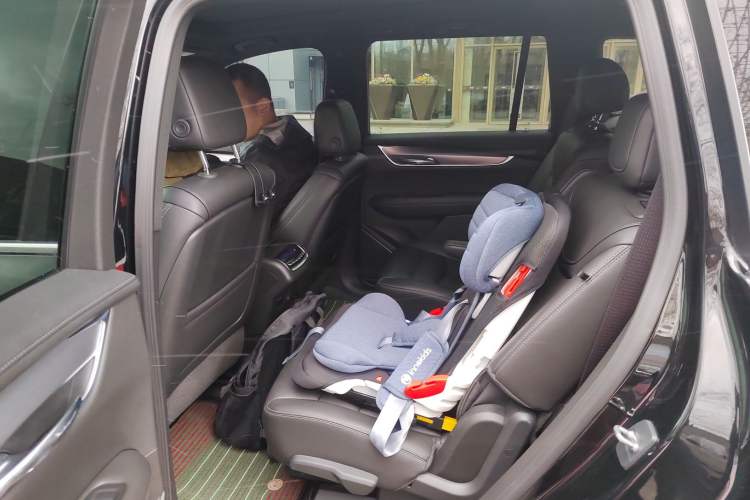 Used Cadillac XT6 2022 2.0T Six-Seater Four-Wheel-Drive Luxury Version Left Rear Seat