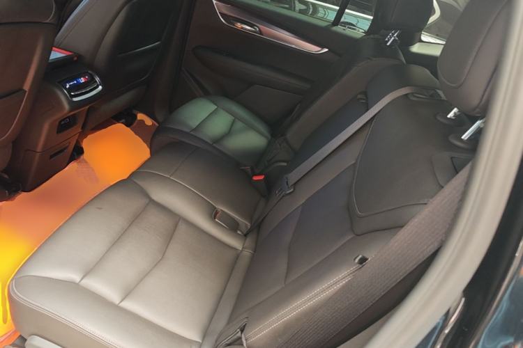 Used Cadillac XT6 2022 2.0T 7-Seater Four-Wheel-Drive Luxury Version Left Rear Seat