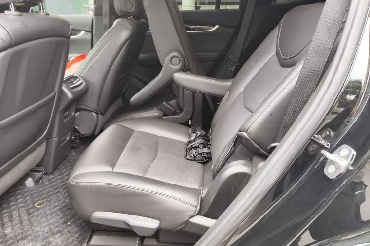 Used Cadillac XT6 2022 2.0T Six-Seater Four-Wheel-Drive Luxury Standard Edition Left Rear Seat
