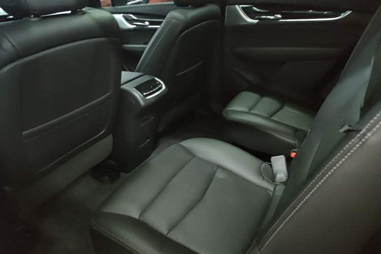 Used Cadillac XT6 2022 2.0T Six-Seater Four-Wheel Drive Luxury Version Left Rear Seat