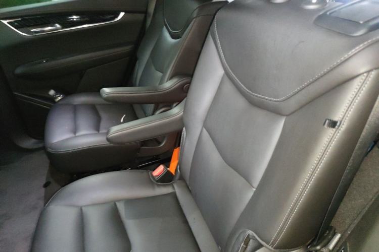 Used Cadillac XT6 2022 2.0T Six-Seater Two-Wheel-Drive Luxury Version Left Rear Seat