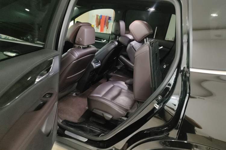 Used Cadillac XT6 2022 2.0T Six-Seater Four-Wheel Drive Luxury Version Left Rear Seat
