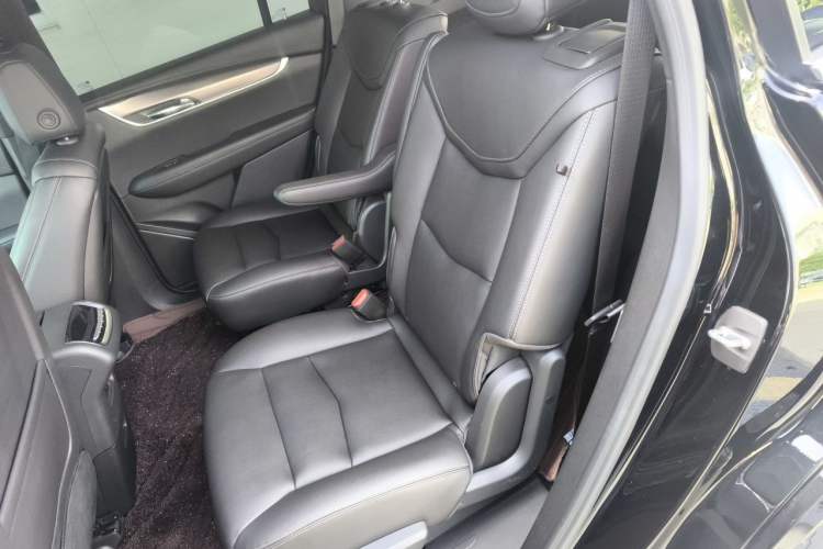 Used Cadillac XT6 2022 2.0T Six-Seater Four-Wheel-Drive Luxury Version Left Rear Seat