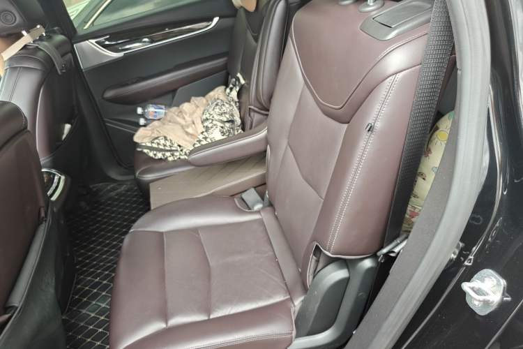 Used Cadillac XT6 2022 2.0T Six-Seater Four-Wheel Drive Luxury Version Left Rear Seat