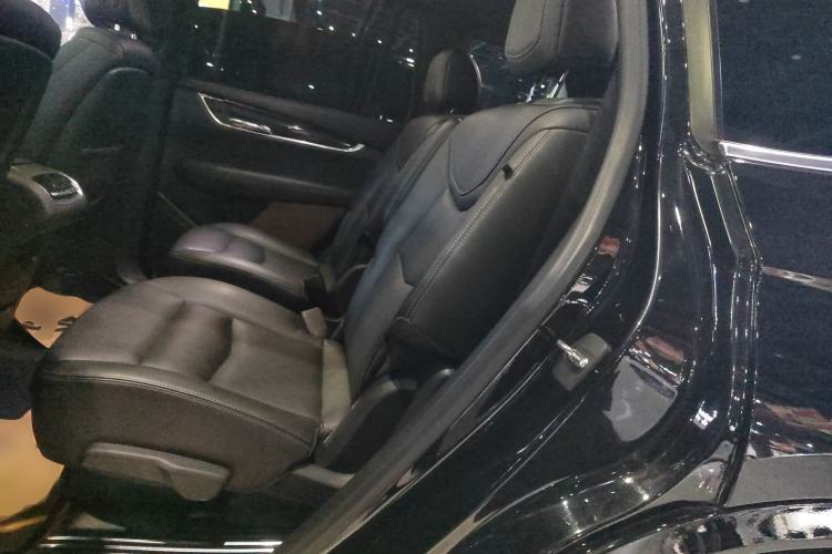Used Cadillac XT6 2022 2.0T Six-Seater Two-Wheel-Drive Luxury Version Left Rear Seat