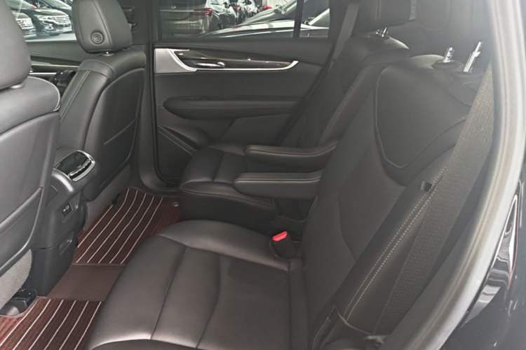 Used Cadillac XT6 2022 2.0T Six-Seater Four-Wheel-Drive Prestige Version Left Rear Seat