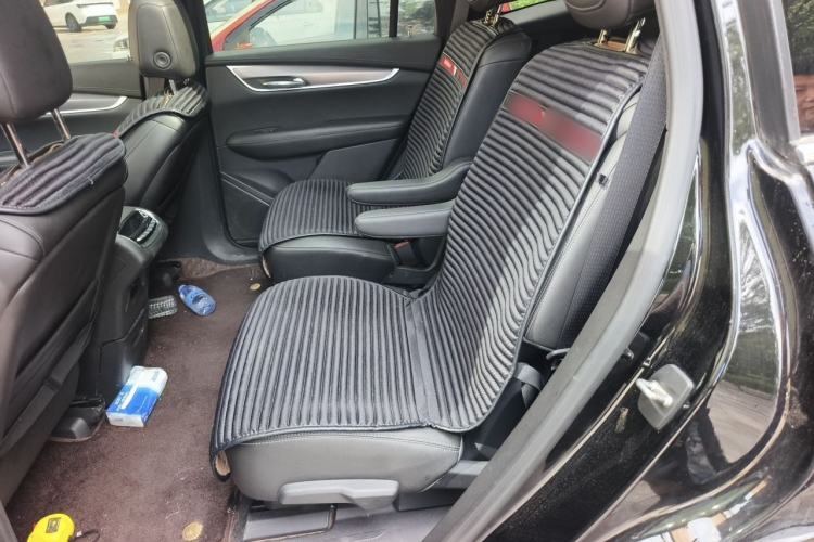 Used Cadillac XT6 2022 2.0T Six-Seater Four-Wheel-Drive Luxury Version Left Rear Seat