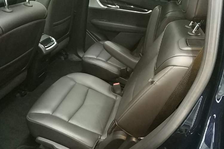 Used Cadillac XT6 2022 2.0T Six-Seater Four-Wheel Drive Luxury Version Left Rear Seat