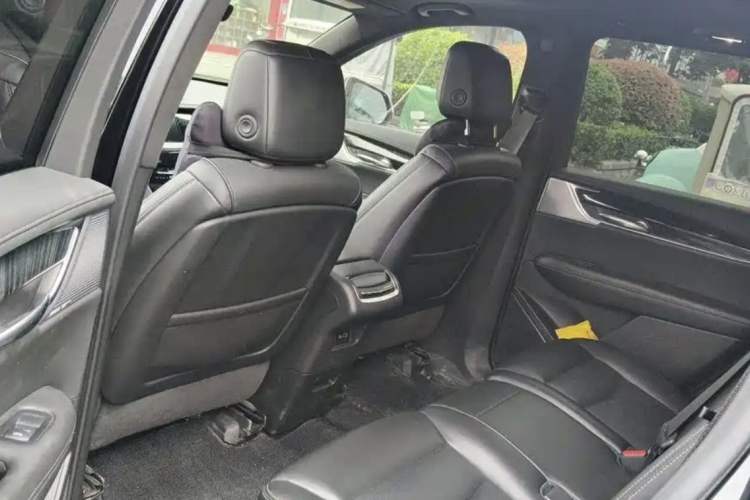 Used Cadillac XT6 2022 2.0T 7-Seater Four-Wheel Drive Luxury Version Left Rear Seat