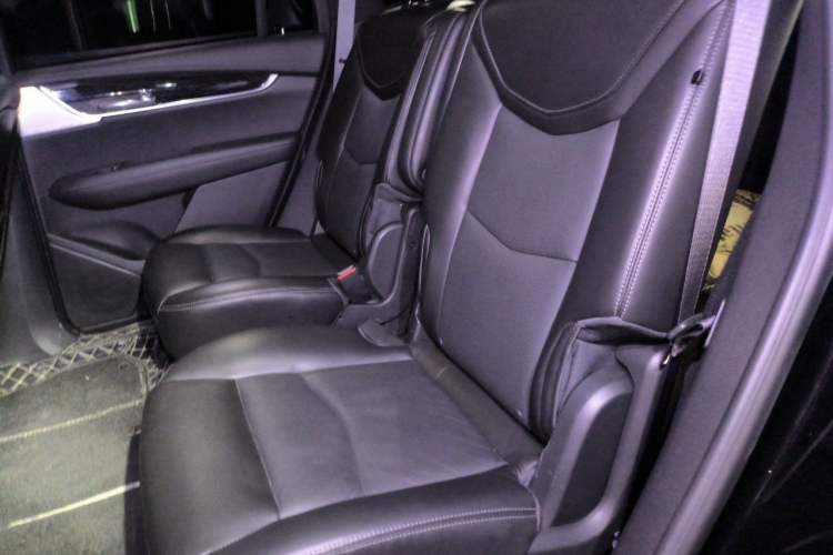 Used Cadillac XT6 2022 2.0T Six-Seater Four-Wheel Drive Luxury Version Left Rear Seat