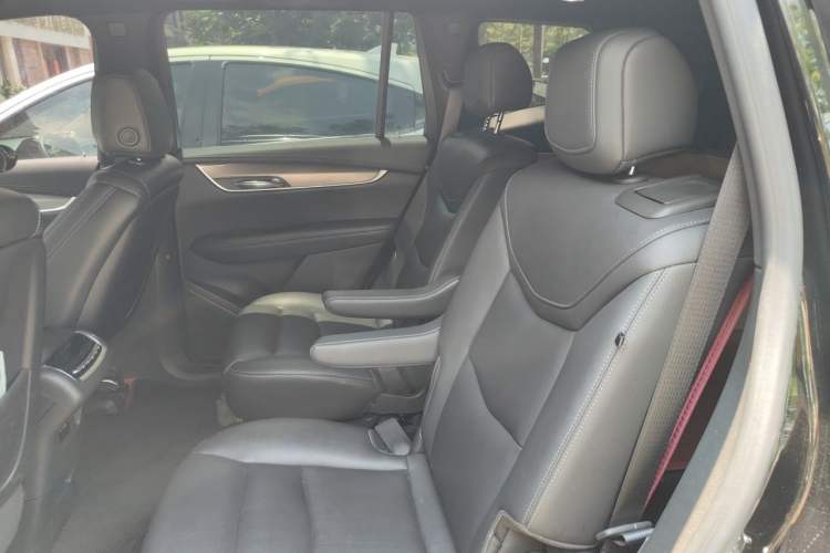 Used Cadillac XT6 2022 2.0T Six-Seater Four-Wheel-Drive Luxury Version Left Rear Seat