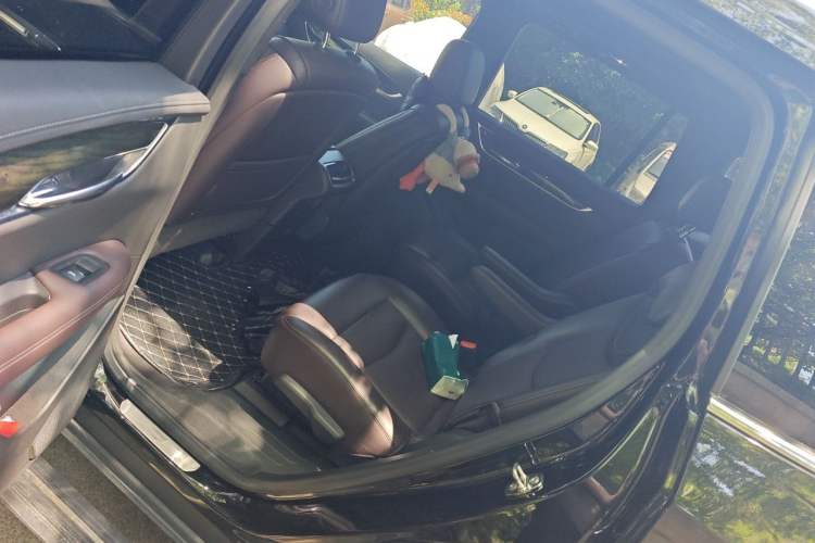 Used Cadillac XT6 2022 2.0T Six-Seater Four-Wheel-Drive Luxury Standard Edition Left Rear Seat