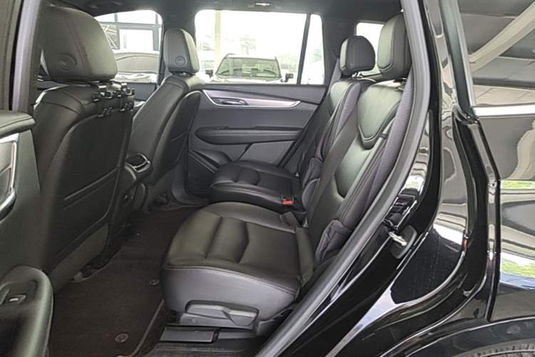 Used Cadillac XT6 2022 2.0T Six-Seater Four-Wheel-Drive Luxury Version Left Rear Seat