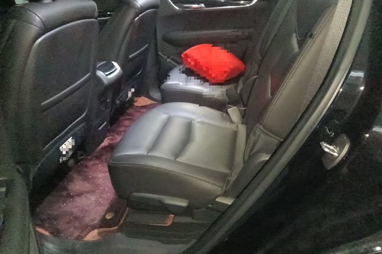 Used Cadillac XT6 2022 2.0T Six-Seater Two-Wheel-Drive Luxury Version Left Rear Seat