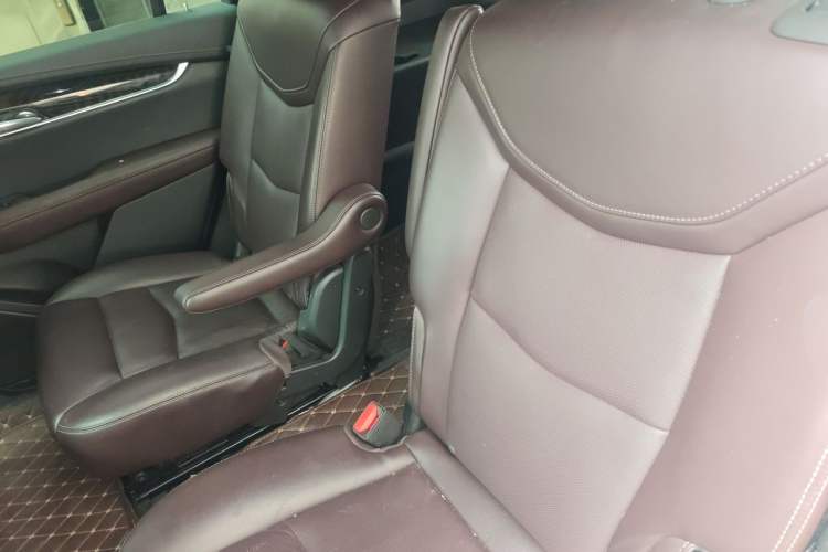 Used Cadillac XT6 2022 2.0T Six-Seater Four-Wheel Drive Luxury Version Left Rear Seat