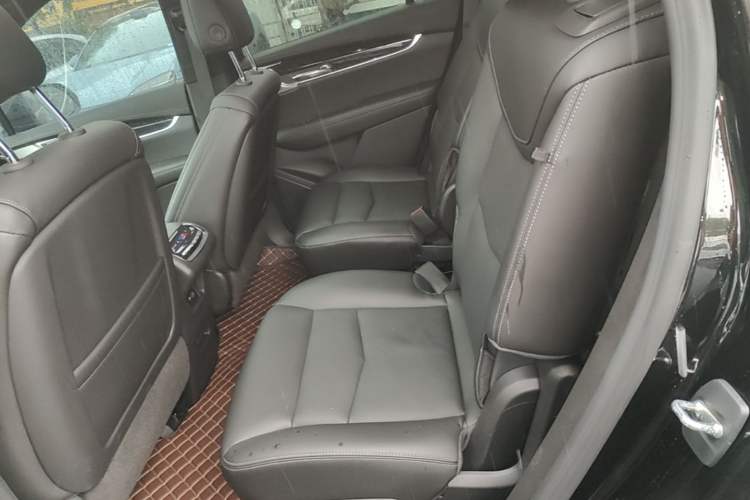 Used Cadillac XT6 2022 2.0T Six-Seater Four-Wheel Drive Luxury Version Left Rear Seat