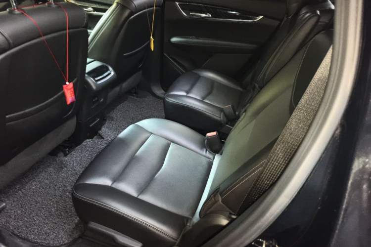 Used Cadillac XT6 2022 2.0T Six-Seater Four-Wheel-Drive Luxury Standard Edition Left Rear Seat