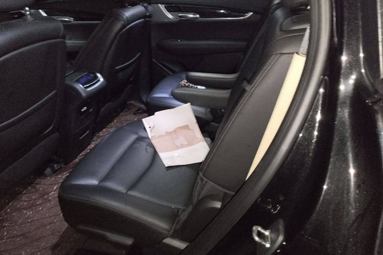 Used Cadillac XT6 2022 2.0T Six-Seater Four-Wheel Drive Luxury Version Left Rear Seat