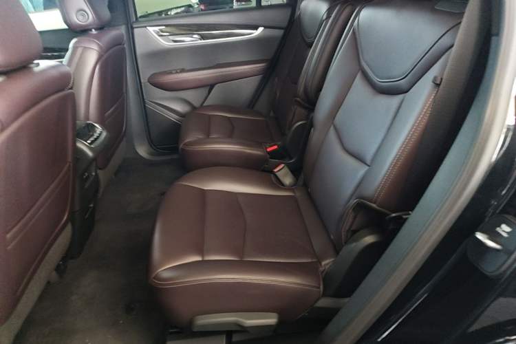 Used Cadillac XT6 2022 2.0T Six-Seater Two-Wheel-Drive Luxury Version Left Rear Seat