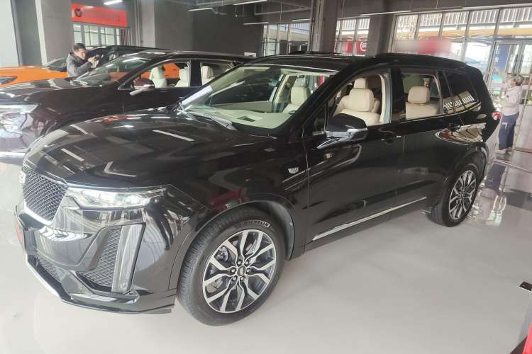 Used Cadillac XT6 2022 2.0T Six-Seater Four-Wheel-Drive Platinum Edition Left Side