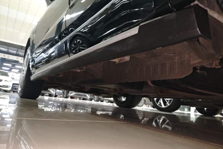 Used Cadillac XT6 2022 2.0T 7-Seater Two-Wheel Drive Luxury Version Left Side Sill