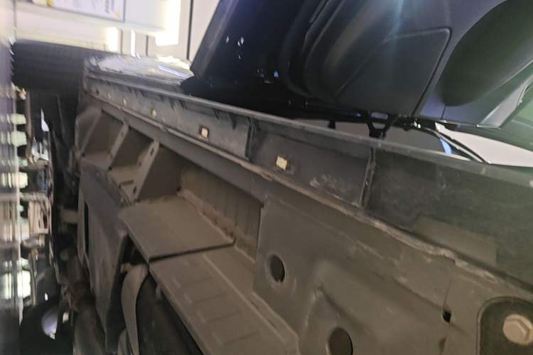 Used Cadillac XT6 2022 2.0T Six-Seater Four-Wheel Drive Luxury Version Left Side Sill