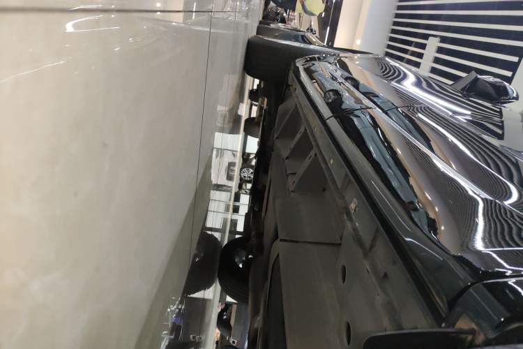 Used Cadillac XT6 2022 2.0T Six-Seater Four-Wheel Drive Luxury Version Left Side Sill