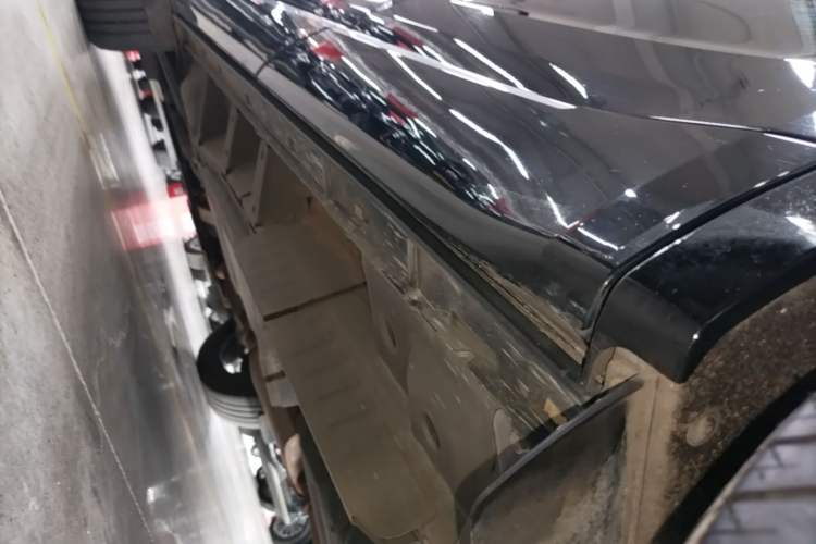 Used Cadillac XT6 2022 2.0T Six-Seater Two-Wheel-Drive Luxury Version Left Side Sill