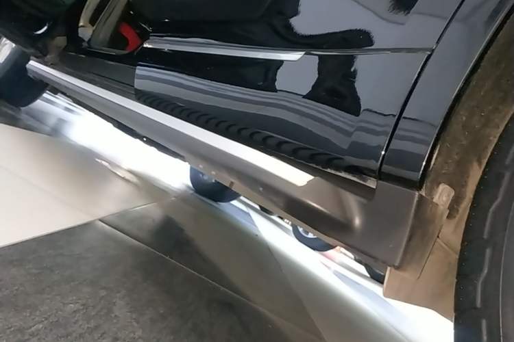 Used Cadillac XT6 2022 2.0T Six-Seater Two-Wheel-Drive Luxury Version Left Side Sill