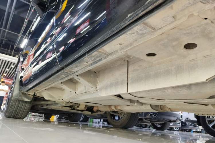 Used Cadillac XT6 2022 2.0T Six-Seater Four-Wheel Drive Luxury Version Left Side Sill