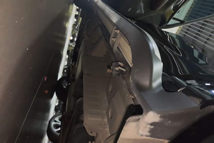 Used Cadillac XT6 2022 2.0T 7-Seater Two-Wheel Drive Luxury Version Left Side Sill