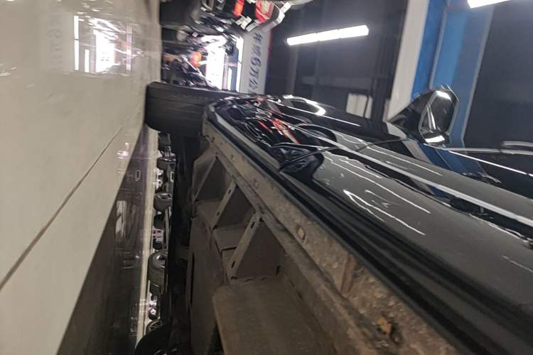 Used Cadillac XT6 2022 2.0T Six-Seater Four-Wheel Drive Luxury Version Left Side Sill