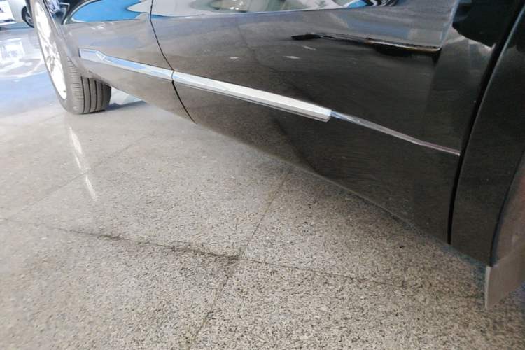 Used Cadillac XT6 2022 2.0T Six-Seater Two-Wheel-Drive Luxury Version Left Side Sill