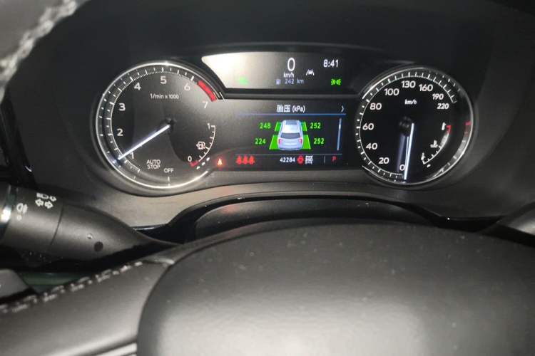 Used Cadillac XT6 2022 2.0T 7-Seater Four-Wheel Drive Luxury Standard Edition Odometer Close Up