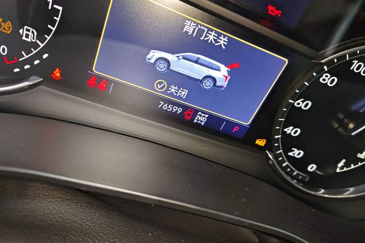Used Cadillac XT6 2022 2.0T Six-Seater Four-Wheel Drive Luxury 120th Anniversary Limited Edition Odometer Close Up