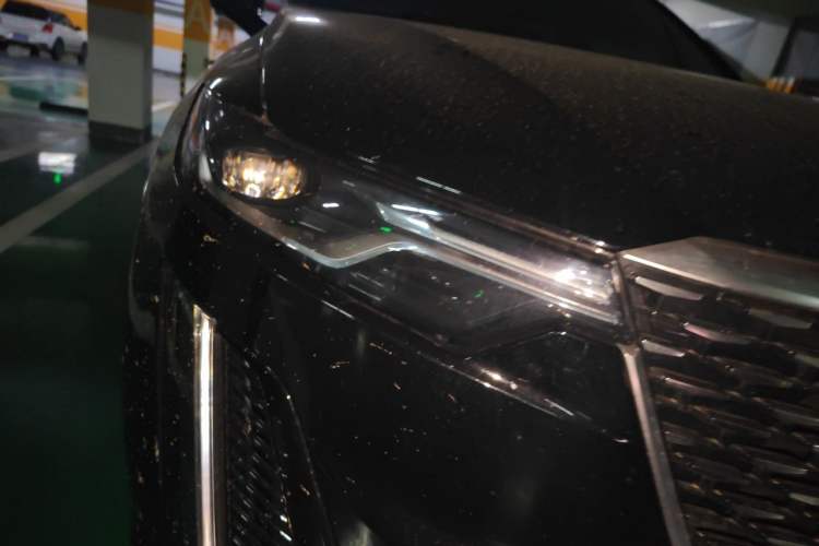 Used Cadillac XT6 2022 2.0T Six-Seater Four-Wheel-Drive Luxury Version Right Front Headlight