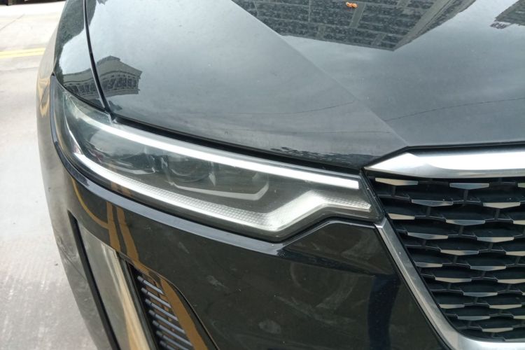 Used Cadillac XT6 2022 2.0T Six-Seater Two-Wheel-Drive Luxury Version Right Front Headlight