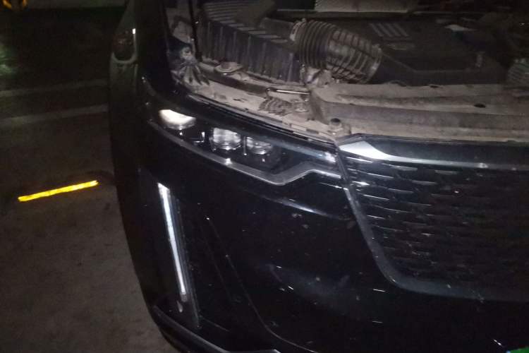Used Cadillac XT6 2022 2.0T Six-Seater Four-Wheel-Drive Luxury Standard Edition Right Front Headlight