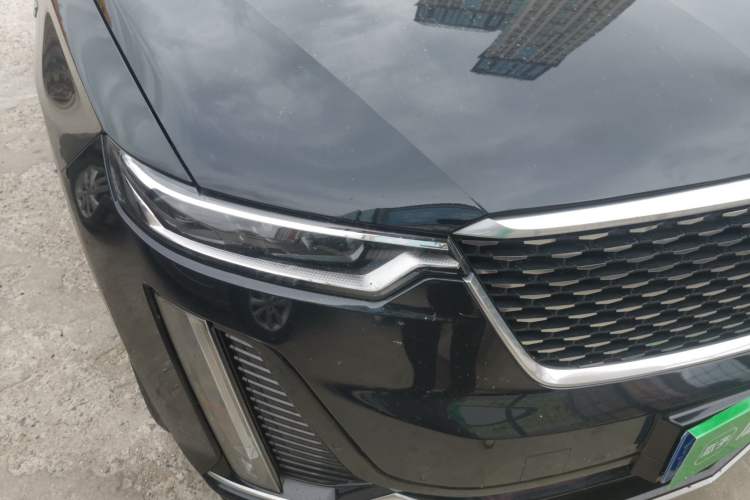 Used Cadillac XT6 2022 2.0T Six-Seater Two-Wheel-Drive Luxury Version Right Front Headlight